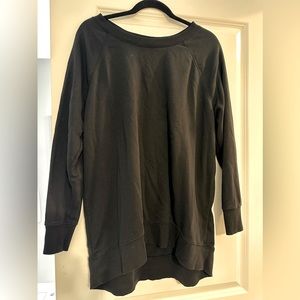 Women’s Old Navy oversized sweatshirt size Large in black.